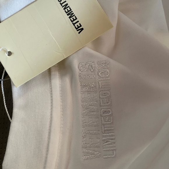 VETEMENTS Natural Spring White Tee - Picture 2 of 6